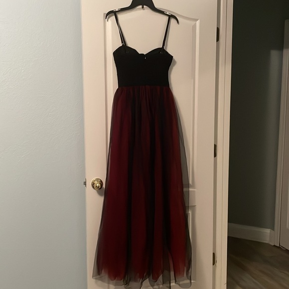 NWOT Dress the Population Maxi with gauzy layers of red and black - Small - Picture 5 of 5